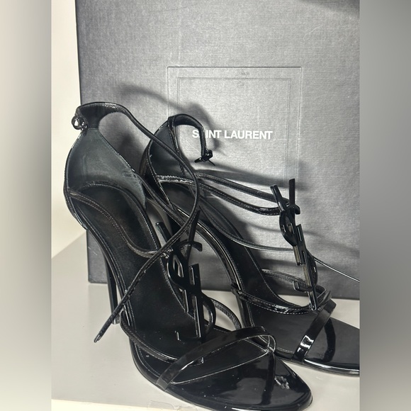 Saint Laurent
Opyum YSL Patent Ankle-Strap Sandals, black, size 42 - Picture 10 of 11